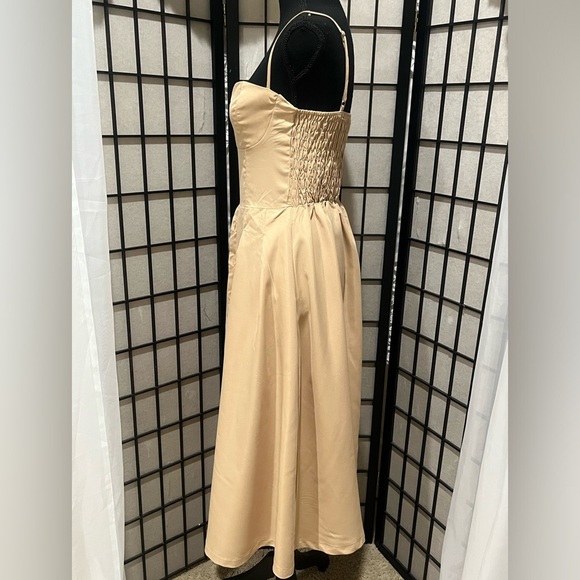 AmyEnjoyLife Tan DRESS, VERSATILE OCCASION, MIDI LENGTH, WOMEN SIZE M. - Picture 5 of 9